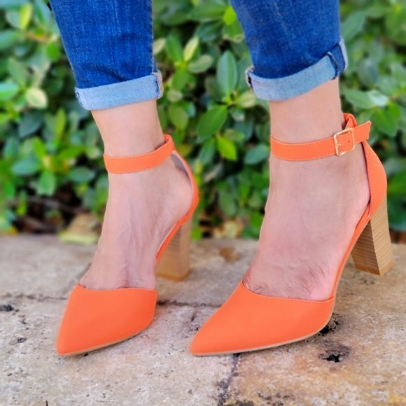 Women's Orange Closed Pointed Toe Chunky Heel Pump - Picture 3 of 6